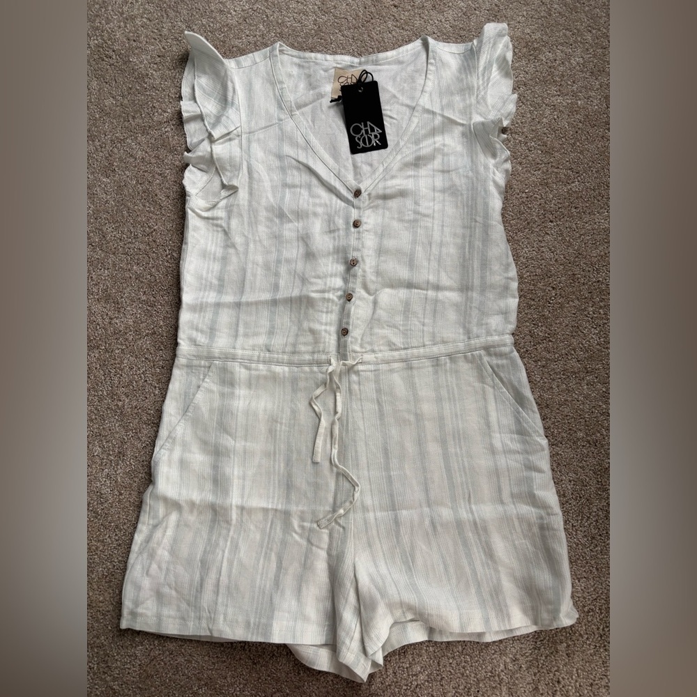 NWT Chaser WHITE & BLUE/GRAY Striped Flutter Sleeve Romper. Size Med, NWT